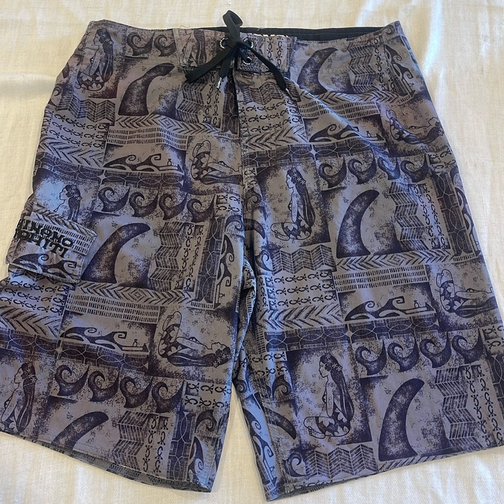 B2016 Hinano Tahiti Boardshorts SZ 32 Grey Hawaiian Surf Beach Hula Girl Aloha